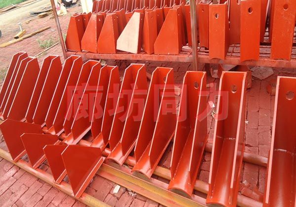 垂直圆形管道带垫板二支点支架